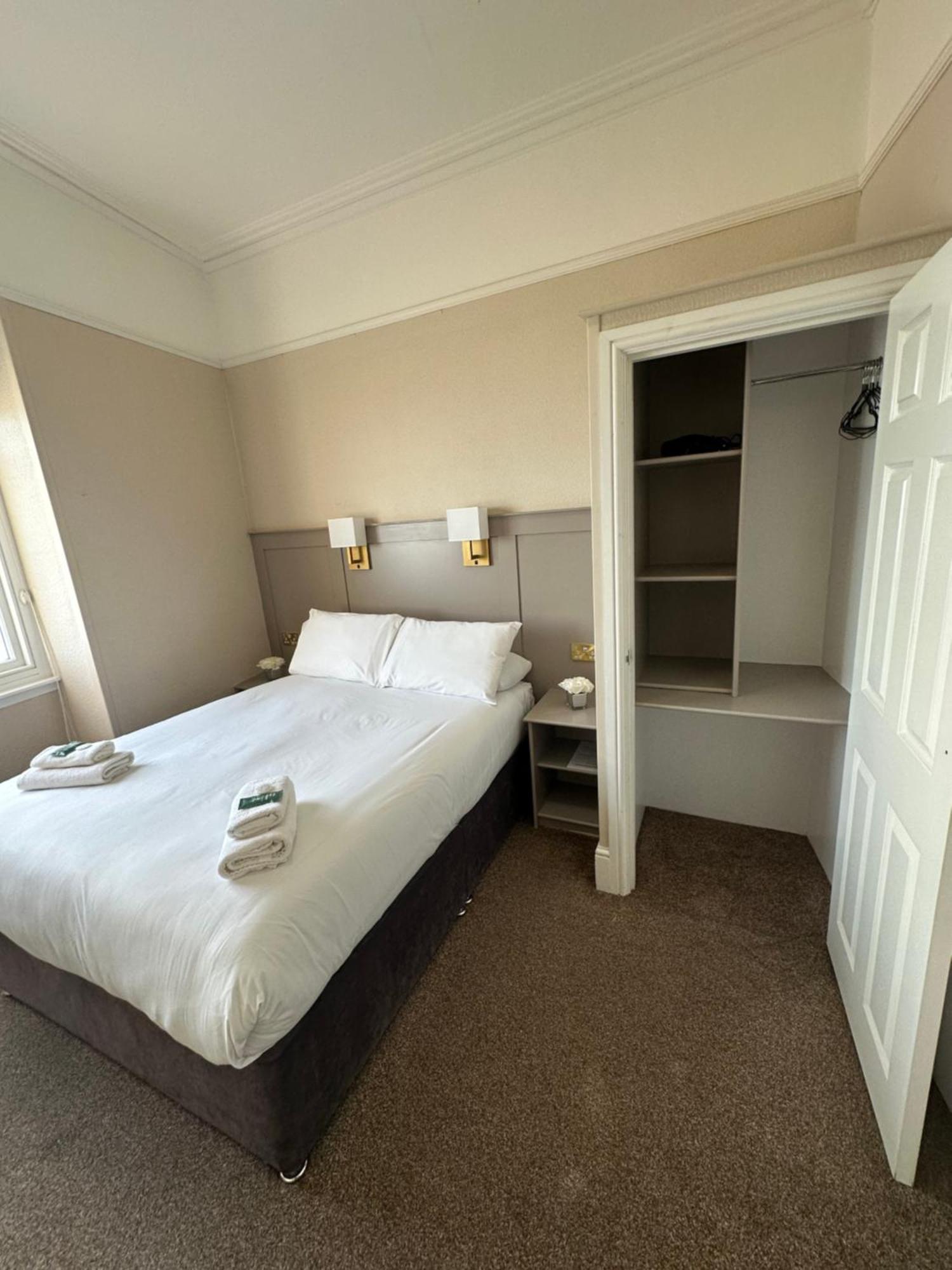 Clarence House Hotel United Kingdom Buitenkant foto