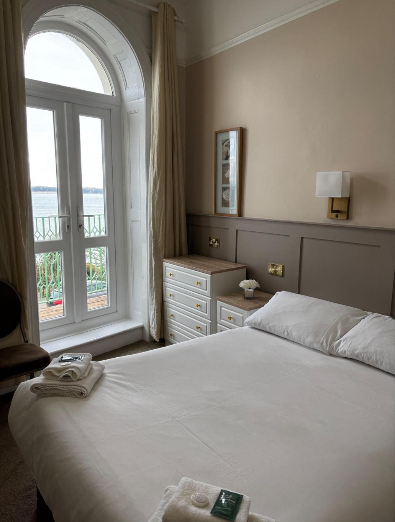 Clarence House Hotel United Kingdom Buitenkant foto