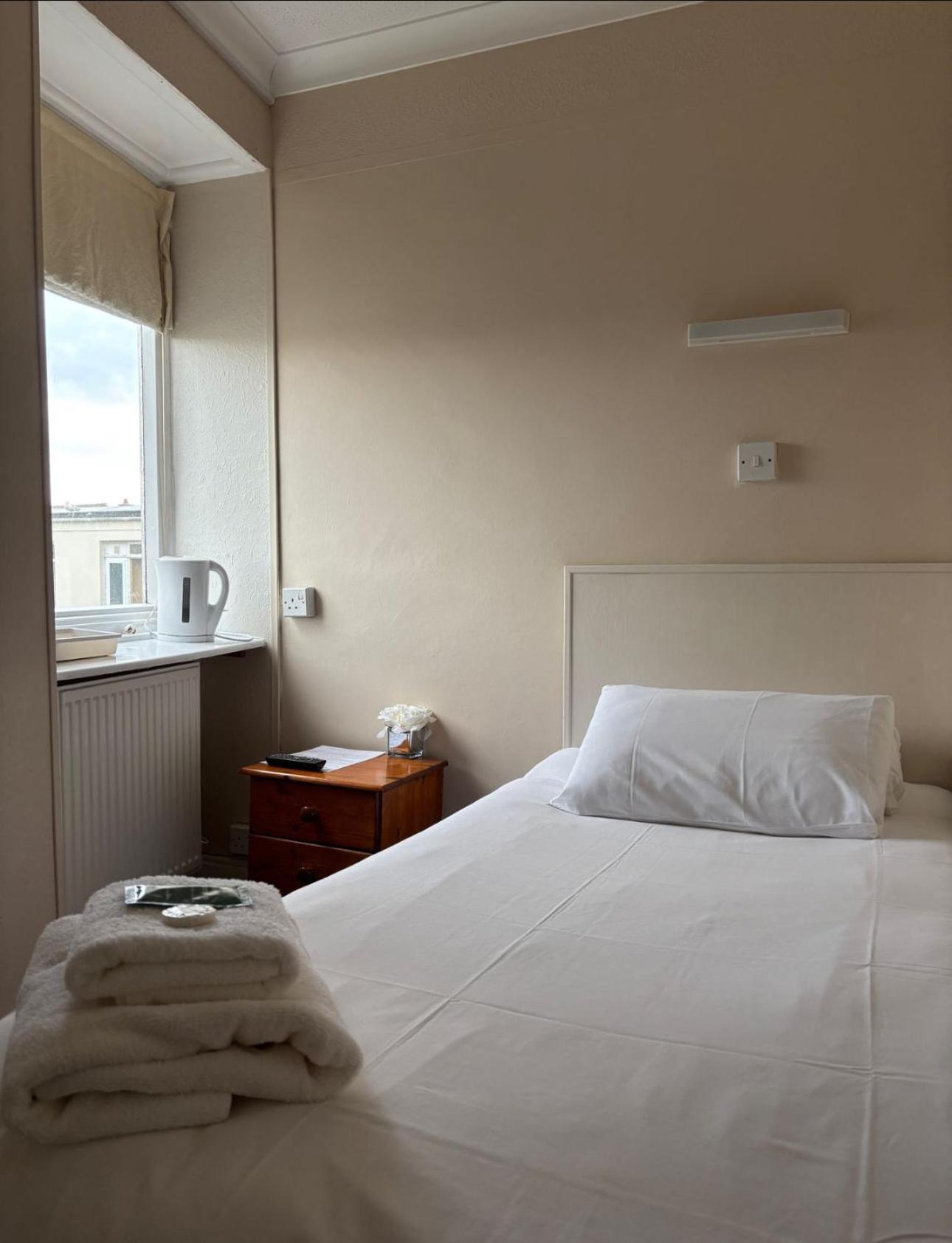Clarence House Hotel United Kingdom Buitenkant foto