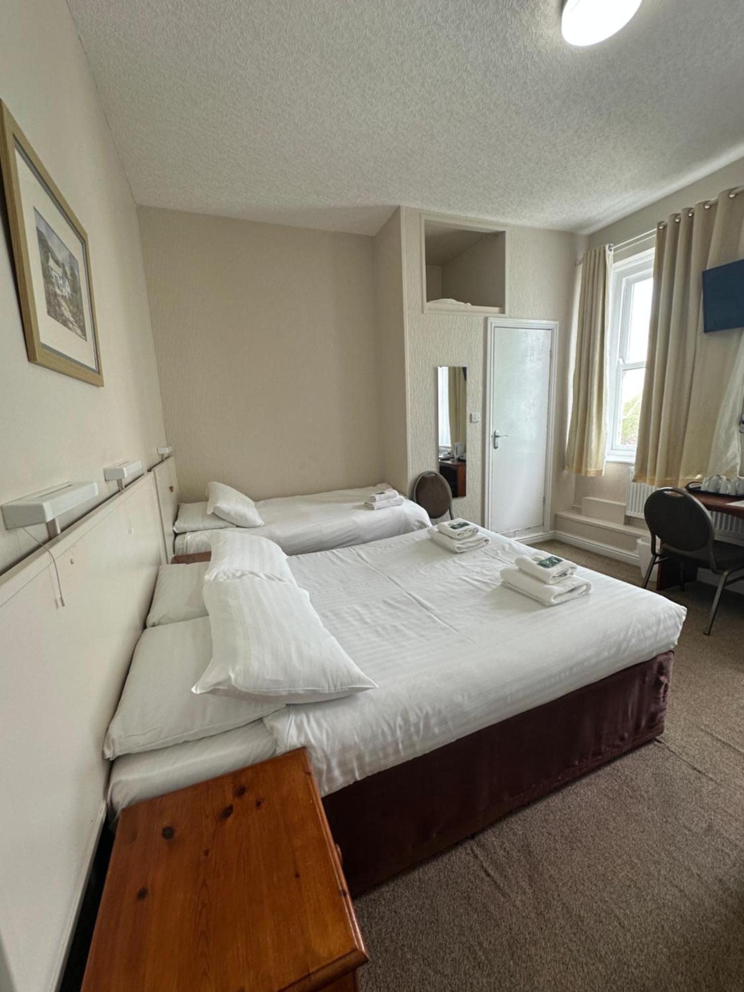 Clarence House Hotel United Kingdom Buitenkant foto
